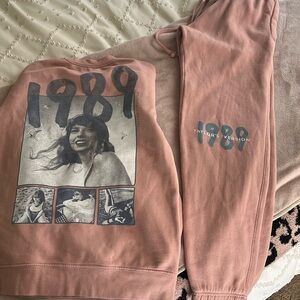 🩷Taylor Swift Sweatpant Outfit🩷